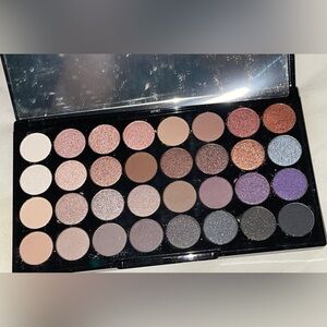Makeup Revolution London Ultra Eyeshadows Palette - Affirmation